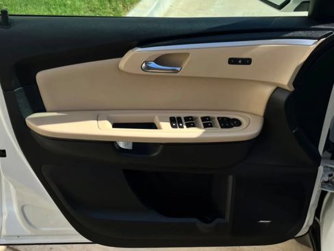 Used 2012 Chevrolet Traverse LTZ FWD image 18