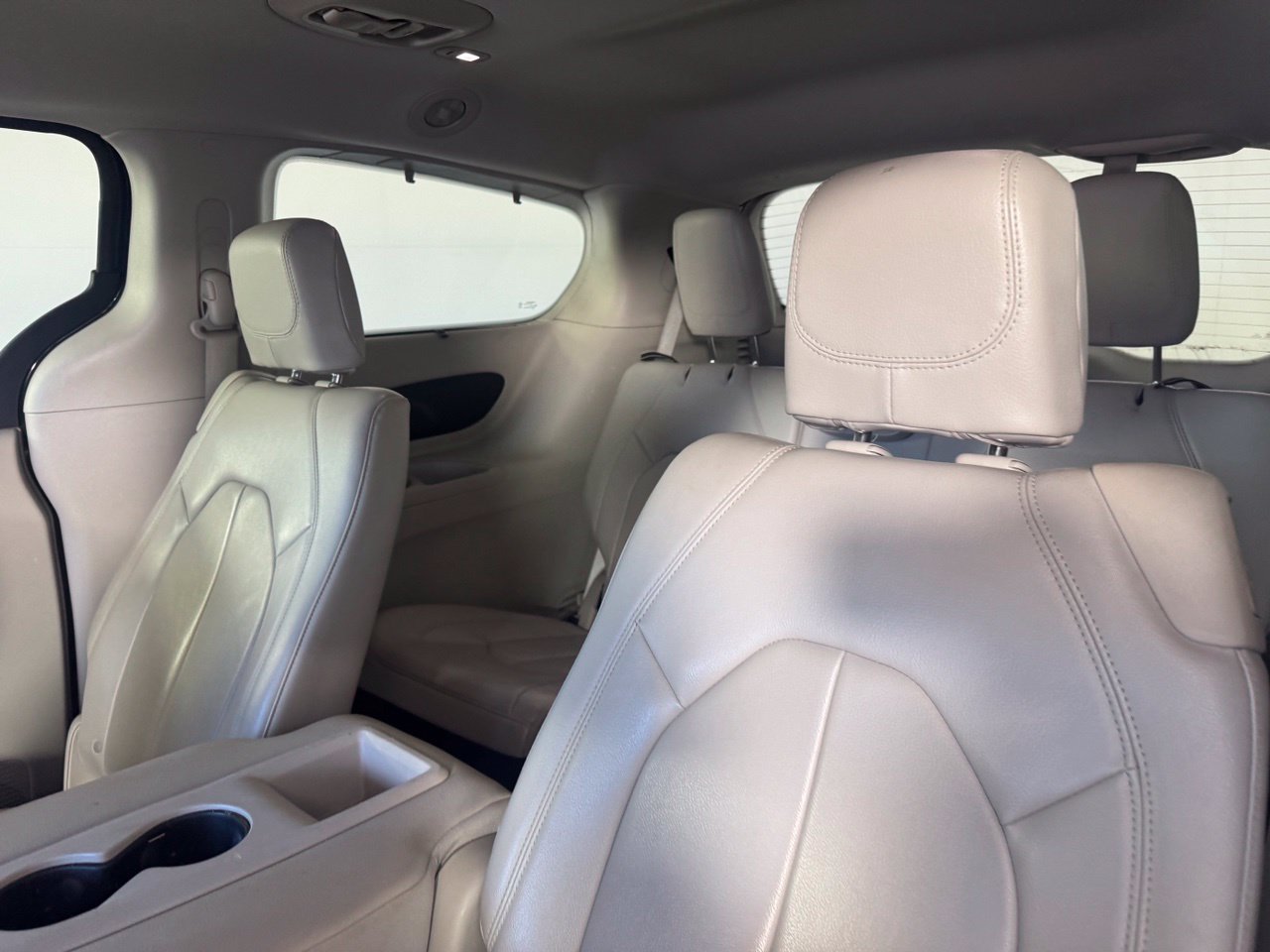 Used 2017 Chrysler Pacifica Touring-L FWD image 11