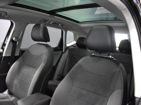 Used 2022 Volkswagen Taos SE w/ Panoramic Sunroof Package AWD/4WD image 16