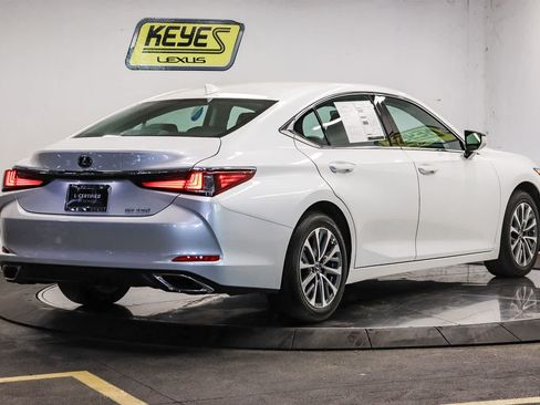 Used 2025 Lexus ES 350 w/ Accessory Package (Z2) FWD image 4