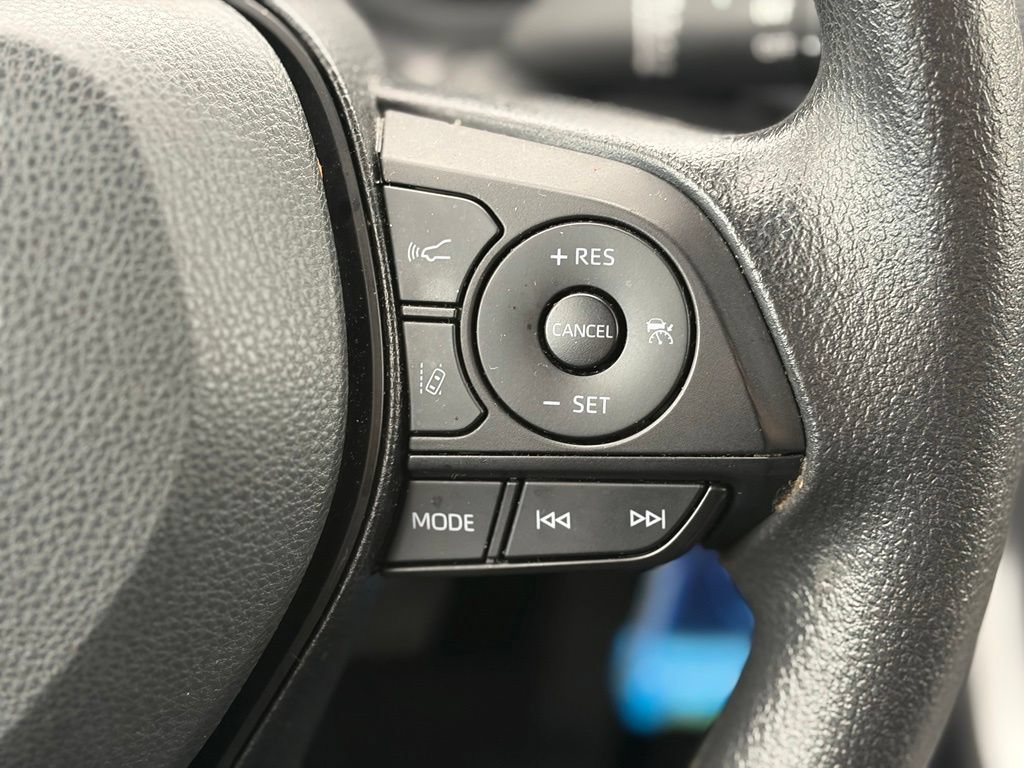 Used 2025 Toyota RAV4 LE AWD/4WD image 24