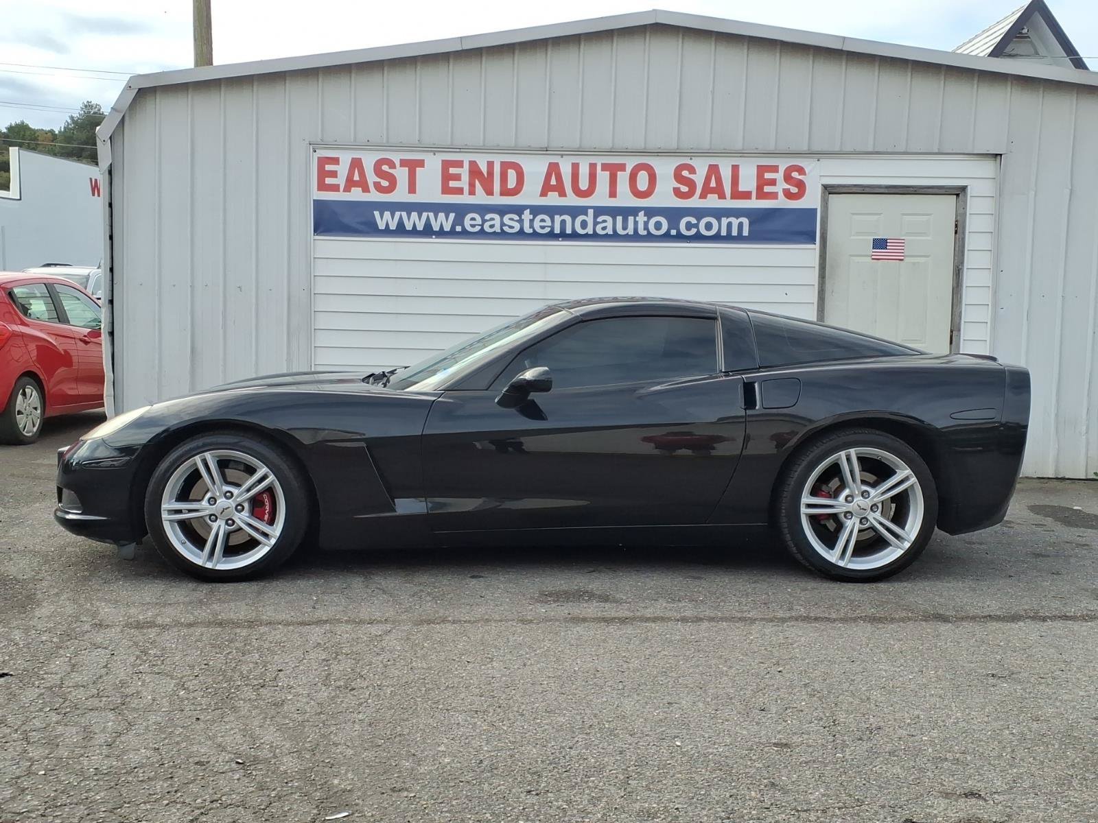Used 2010 Chevrolet Corvette Coupe w/ Preferred Equipment Group RWD image 2