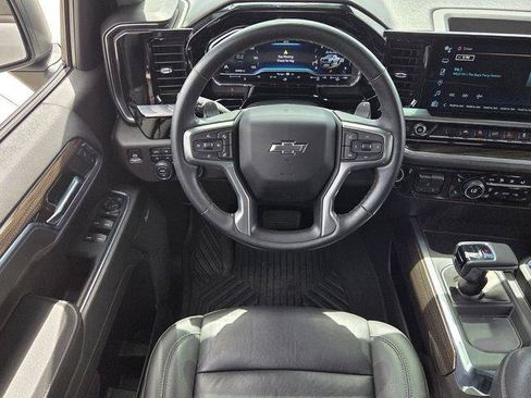 Used 2024 Chevrolet Silverado 1500 LT Trail Boss w/ Convenience Package II AWD/4WD image 11