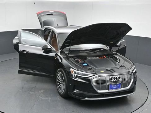 Used 2019 Audi e-tron Prestige w/ Prestige Package image 55