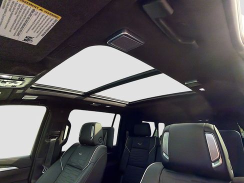 Certified 2025 Cadillac Escalade ESV V AWD/4WD image 30
