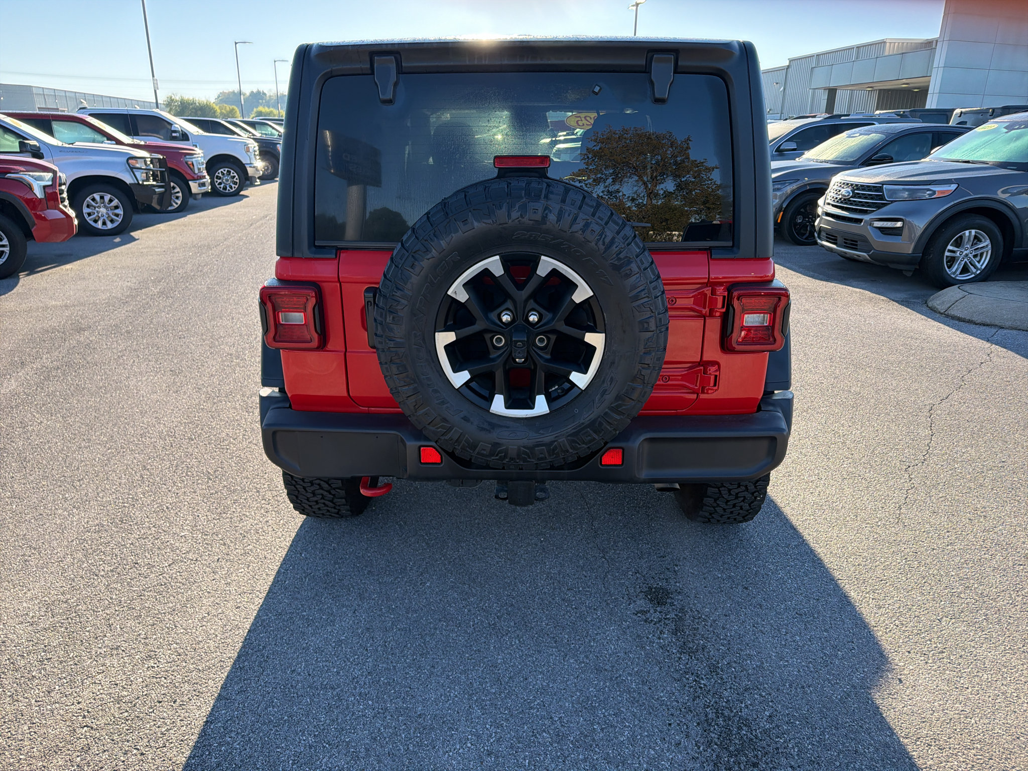 Used 2025 Jeep Wrangler Unlimited Rubicon w/ Convenience Group AWD/4WD image 6