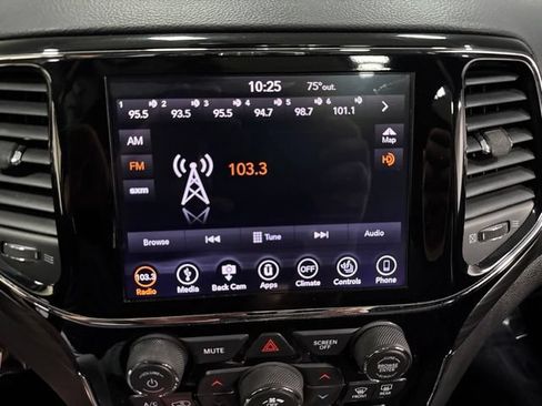 Used 2019 Jeep Grand Cherokee Altitude AWD/4WD image 4