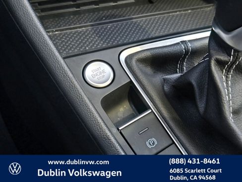 Certified 2025 Volkswagen Jetta SE w/ Sunroof Package FWD image 18