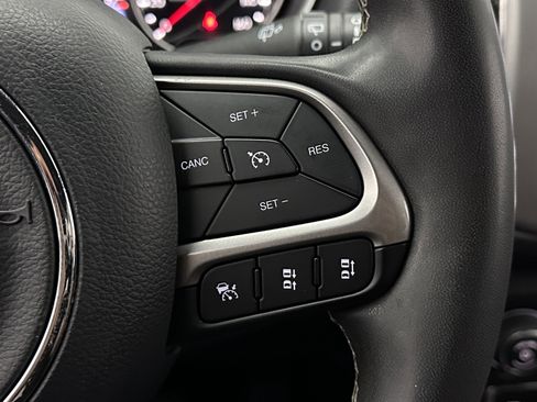 Used 2021 Jeep Compass Latitude w/ Driver Assistance Group FWD image 21