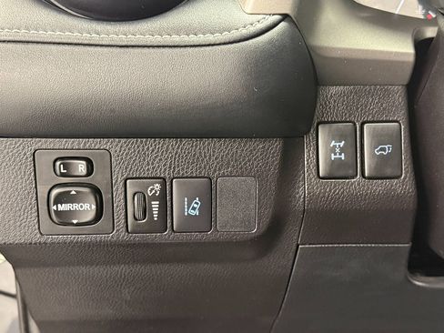 Used 2017 Toyota RAV4 Limited w/ Advanced Technology Package image 19