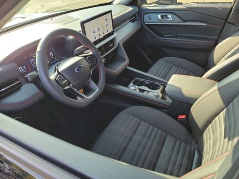 Used 2026 Ford Explorer ST-Line w/ ST-Line Street Pack RWD image 3
