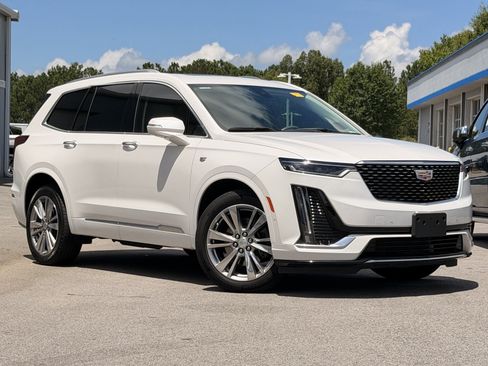Used 2024 Cadillac XT6 Premium Luxury w/ Technology Package AWD/4WD image 2