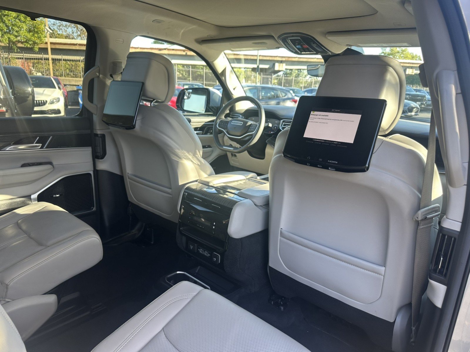 Used 2022 Jeep Wagoneer Series III w/ Premium Group I AWD/4WD image 23