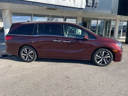 Used 2018 Honda Odyssey Elite image 2
