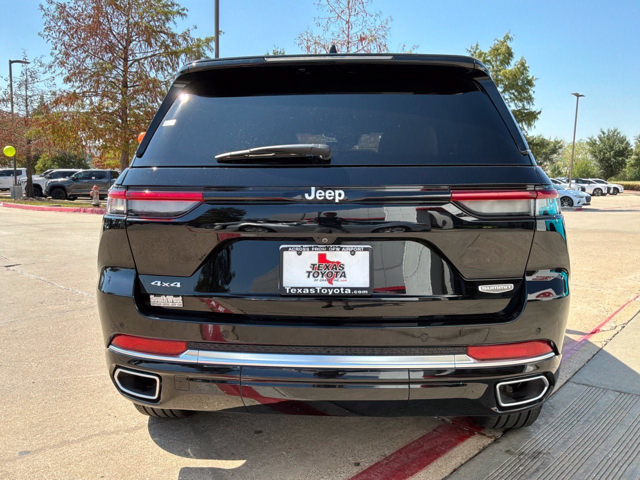 Used 2025 Jeep Grand Cherokee Summit AWD/4WD image 7