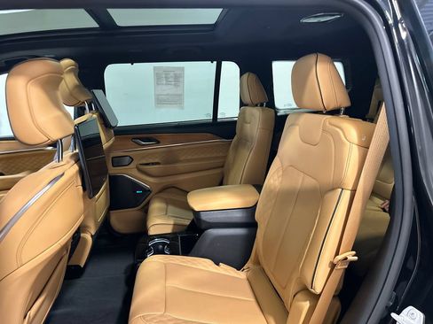 Used 2023 Jeep Grand Cherokee L Summit AWD/4WD image 32