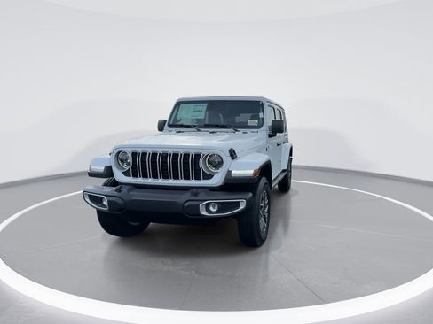 New 2026 Jeep Wrangler Unlimited Sahara w/ Safety Group AWD/4WD image 3