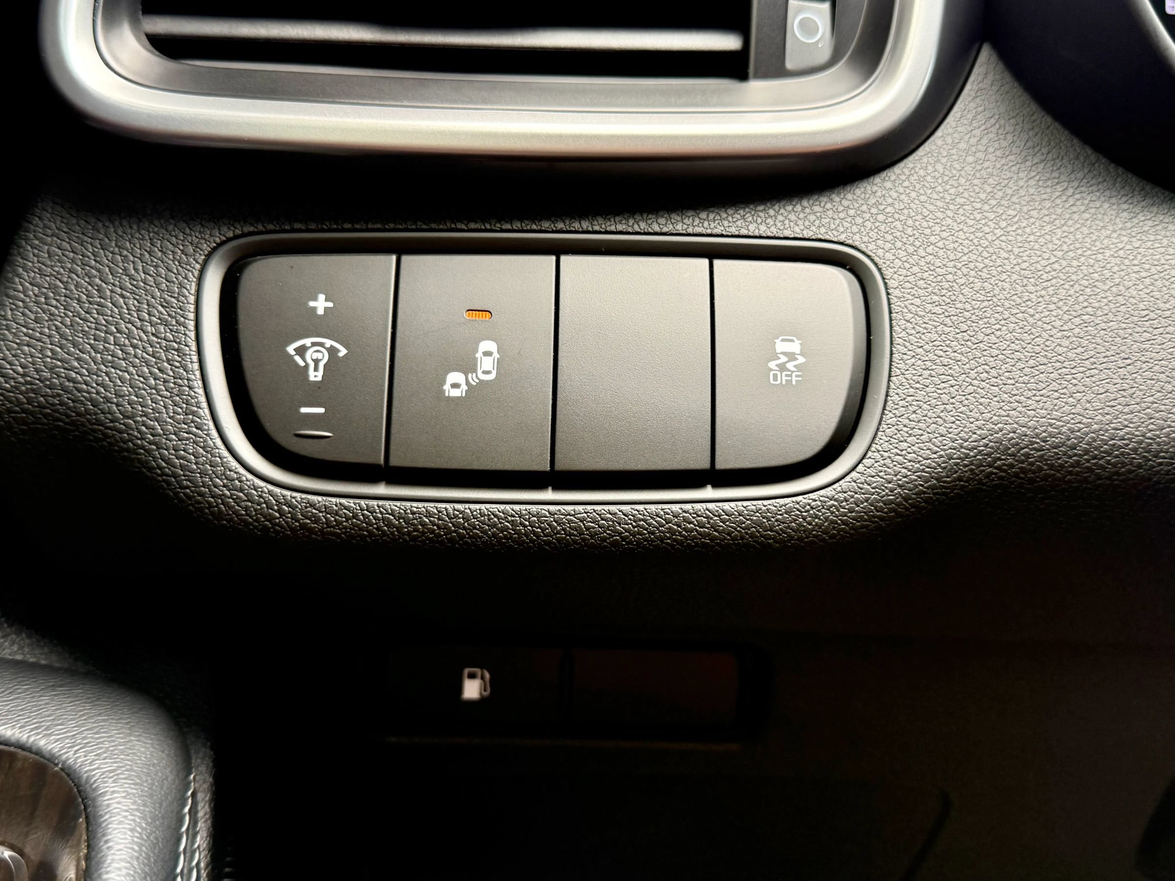 Used 2020 Kia Sorento LX AWD/4WD image 24