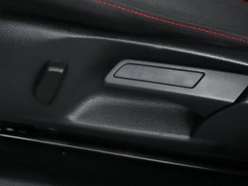 Used 2010 Volkswagen GTI 4-Door image 16