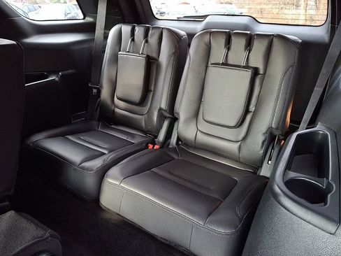 Used 2018 Ford Explorer XLT w/ Equipment Group 202A image 10