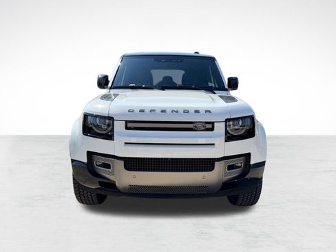 Used 2025 Land Rover Defender 110 X-Dynamic SE AWD/4WD image 4