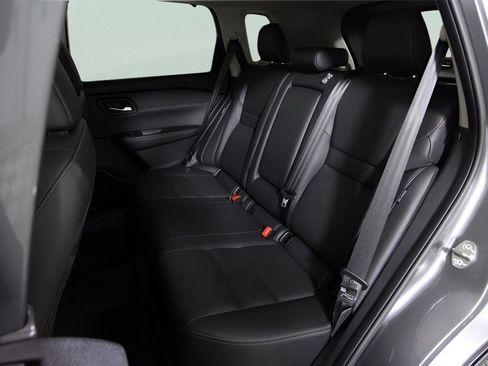 Used 2025 Nissan Rogue SL w/ Tech Package image 15