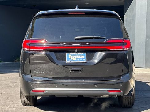 New 2027 Chrysler Pacifica Select FWD image 5