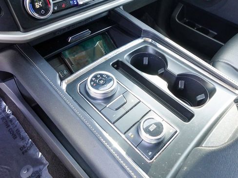 Used 2024 Ford Expedition XLT image 22