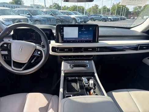 Used 2025 Lincoln Aviator AWD w/ Equipment Group 101A image 22