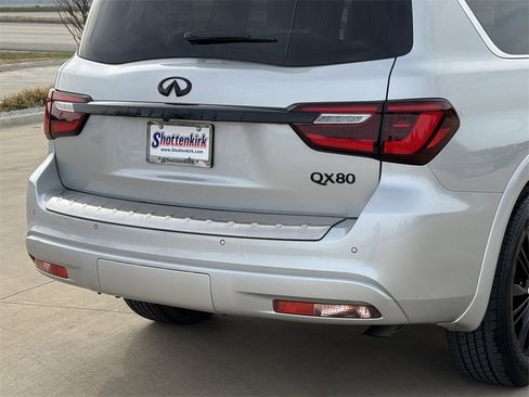 Used 2022 INFINITI QX80 Luxe w/ Cargo Package image 6