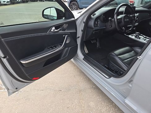 Used 2020 Kia Stinger GT2 image 27