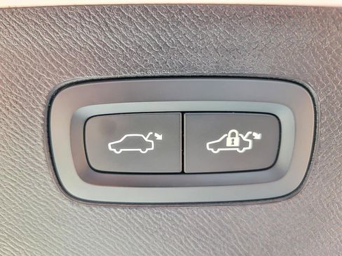 Used 2022 Volvo XC90 T8 R-Design w/ Advanced Package image 20