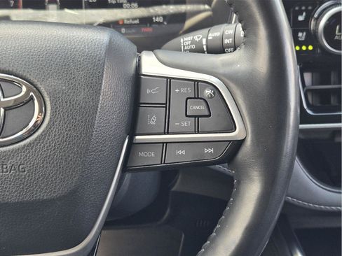 Used 2023 Toyota Highlander Platinum FWD image 28