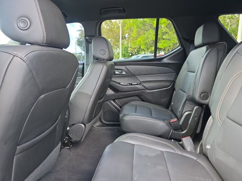 Used 2023 Chevrolet Traverse LT FWD image 14