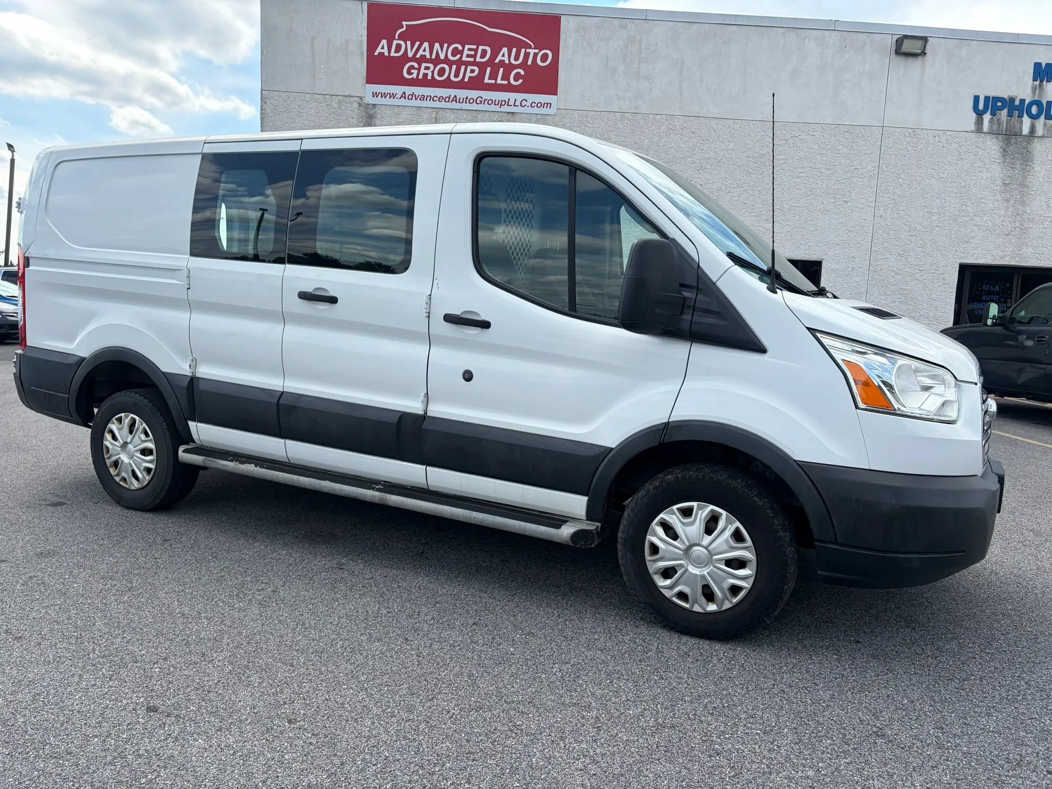 Used 2016 Ford Transit 250 130 Low Roof w/ Exterior Upgrade Package RWD image 2