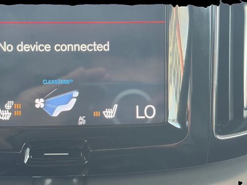 Used 2019 Volvo XC60 T5 Momentum w/ Multimedia Package AWD/4WD image 57