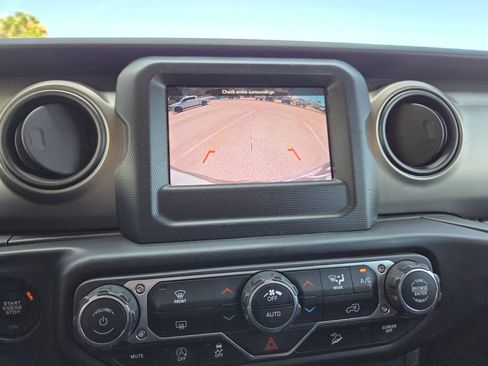 Used 2019 Jeep Wrangler Unlimited Sport S AWD/4WD image 36