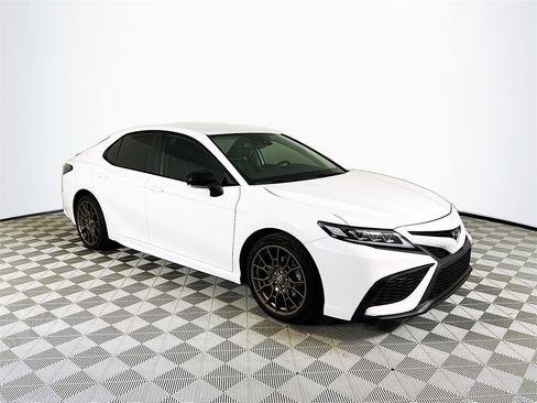 Used 2023 Toyota Camry SE image 1