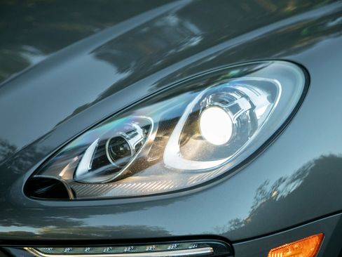 Used 2018 Porsche Macan Sport Edition image 7