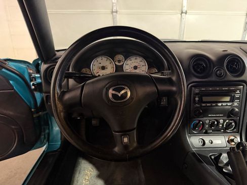 Used 2003 MAZDA MX-5 Miata RWD image 11