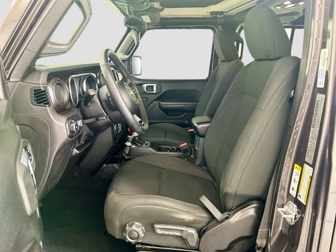 Used 2019 Jeep Wrangler Unlimited Sport AWD/4WD image 17