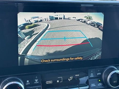 Certified 2023 Toyota Highlander XLE image 30