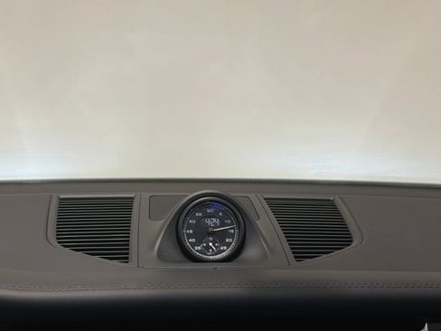 Certified 2026 Porsche Macan AWD/4WD image 17