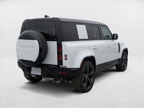 New 2025 Land Rover Defender 110 X-Dynamic SE image 2