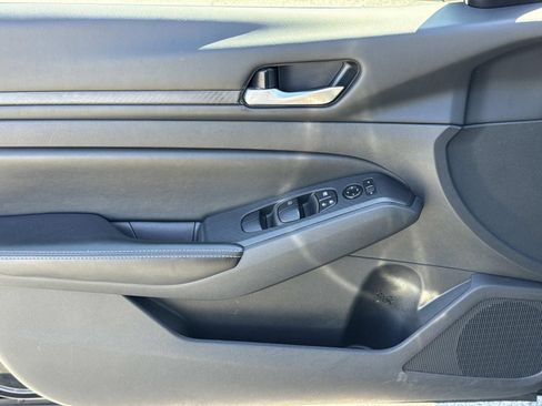 Used 2024 Nissan Altima 2.5 SV image 23