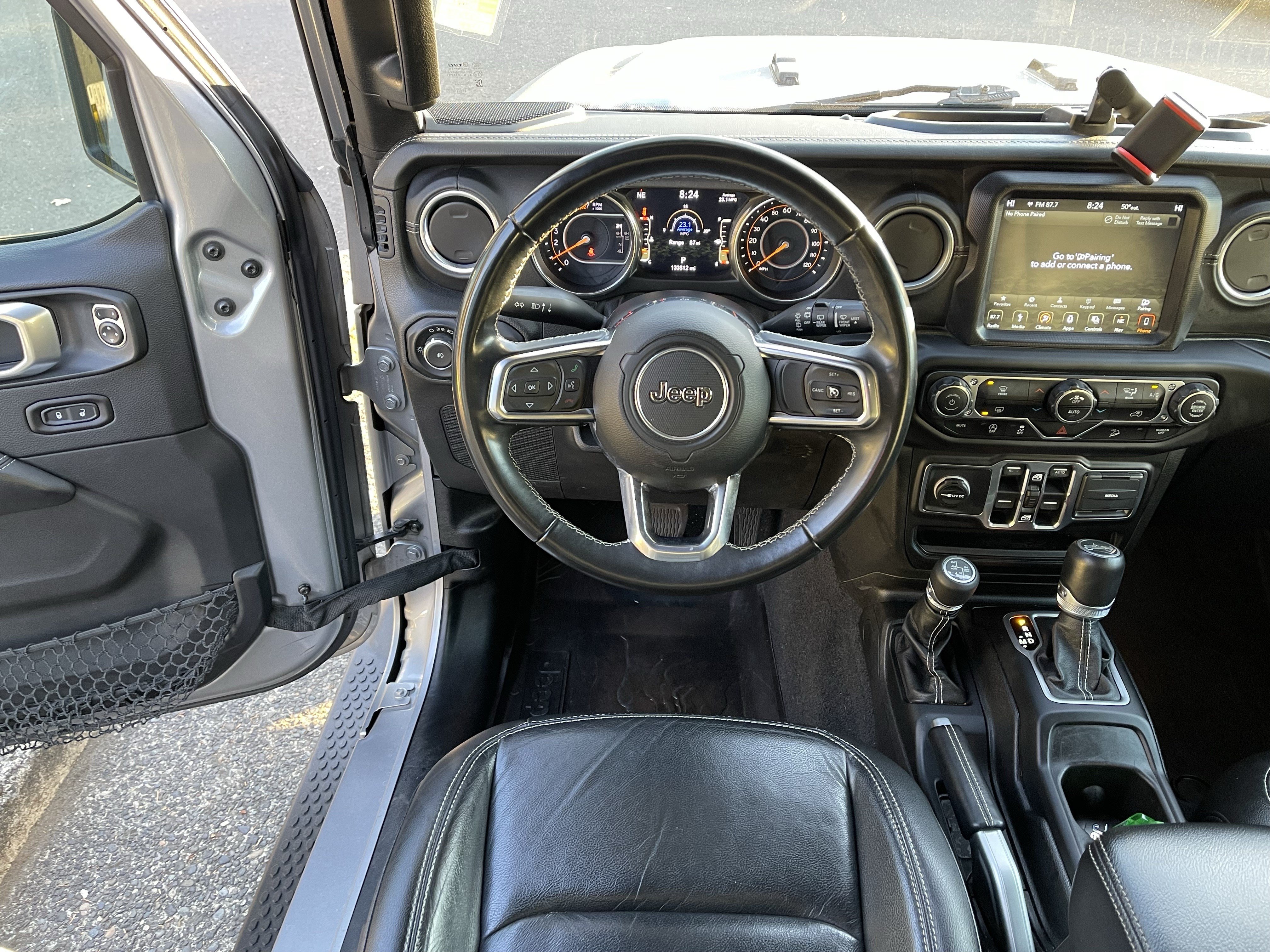 Used 2018 Jeep Wrangler Unlimited Sahara AWD/4WD image 11