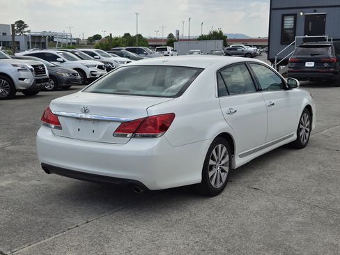 Used 2011 Toyota Avalon Limited FWD image 4