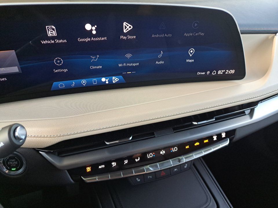 Certified 2024 Cadillac XT4 Luxury w/ Cold Weather Package FWD image 27