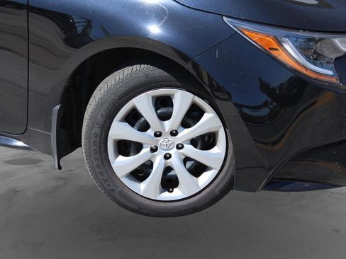 Used 2023 Toyota Corolla LE FWD image 3