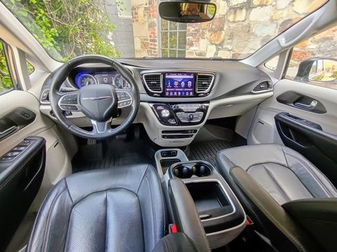 Used 2020 Chrysler Pacifica Touring-L Plus w/ Tire & Wheel Group image 30